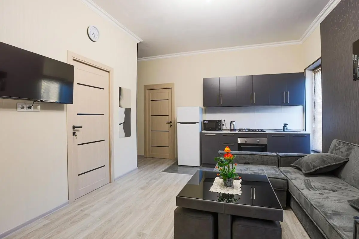 Brand-New 2BR House with Garden