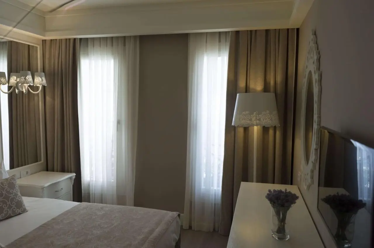 Ena Boutique Hotel & Residences