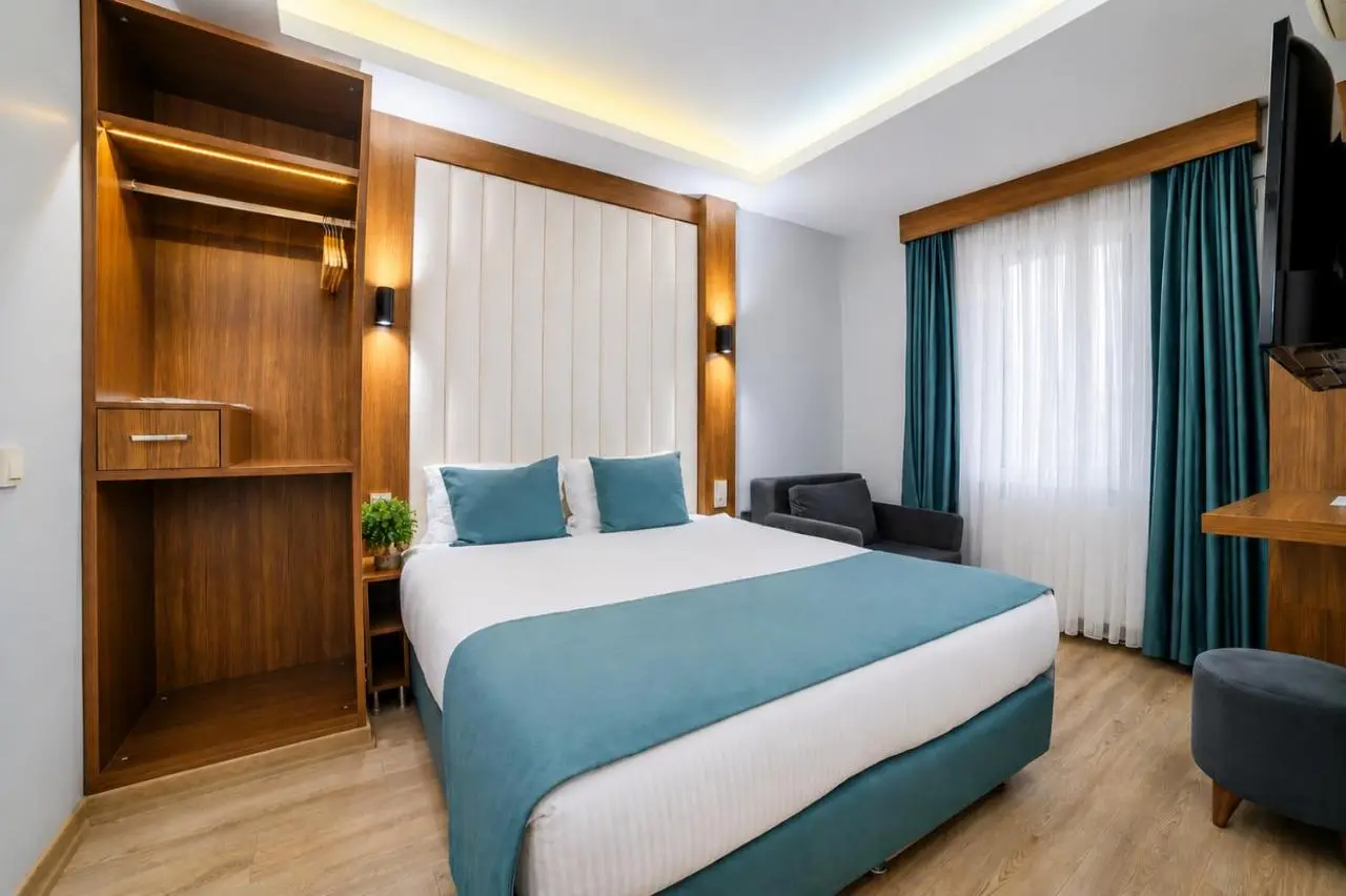 Weingart Black Tulip Hotel