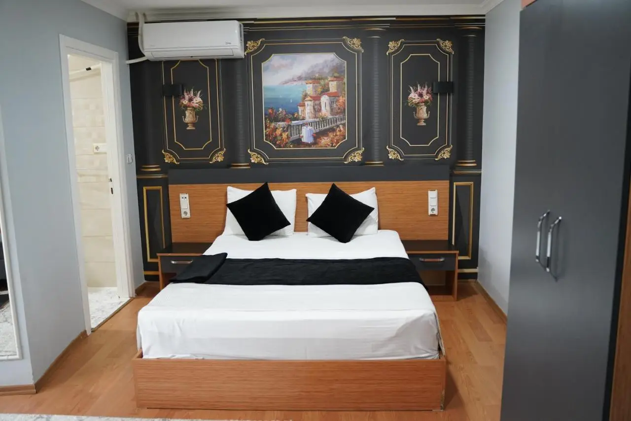 Heraldic Room Hotel