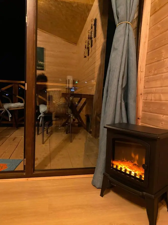 Cottage Cozy Side with Stunning Mountain View