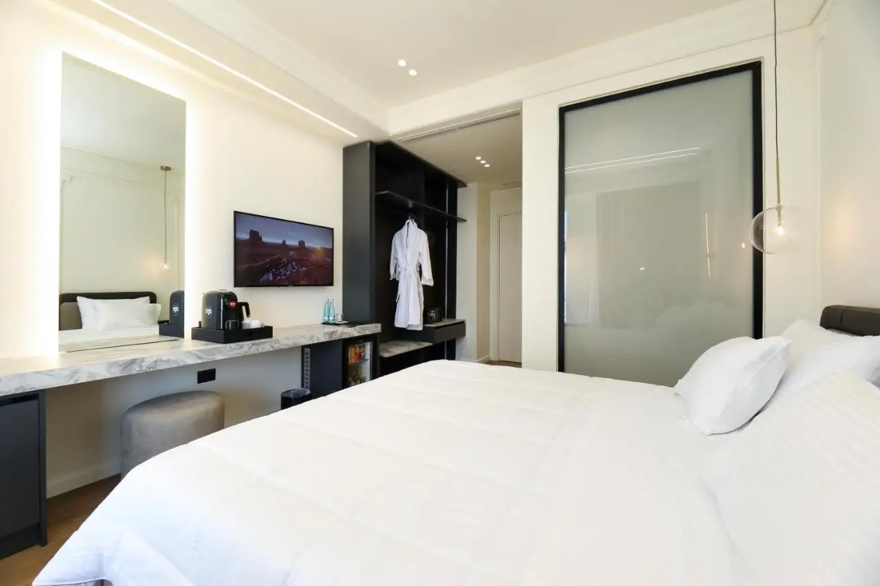 Hotel Adore