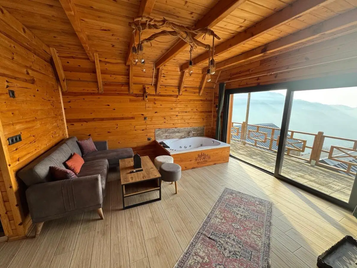 Cela Zeni Suit Bungalov