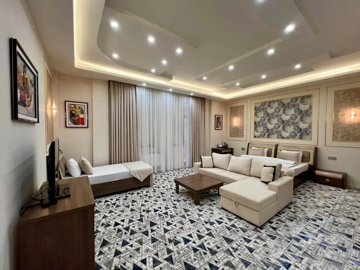 Royal Mansion Hotel