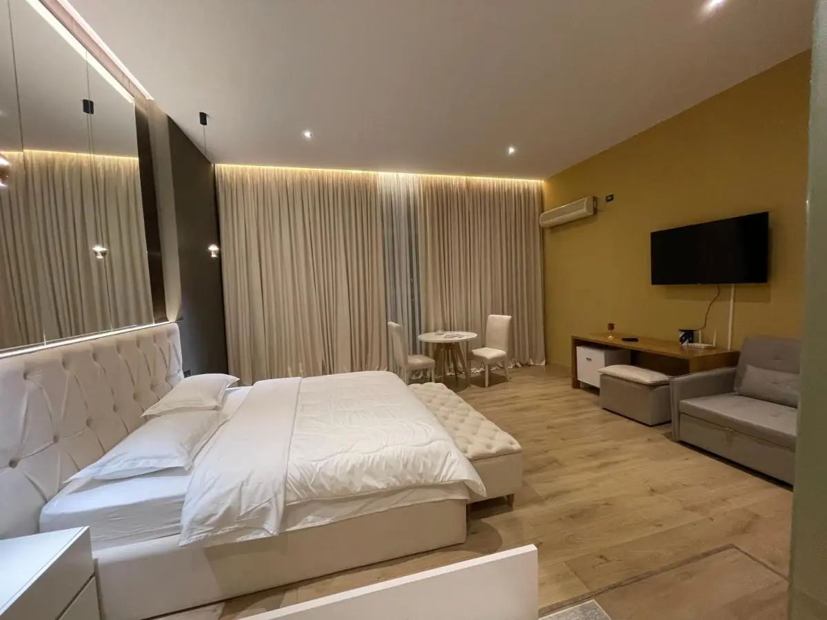Luxury Jacuzzi Suite- Astir,Tirana