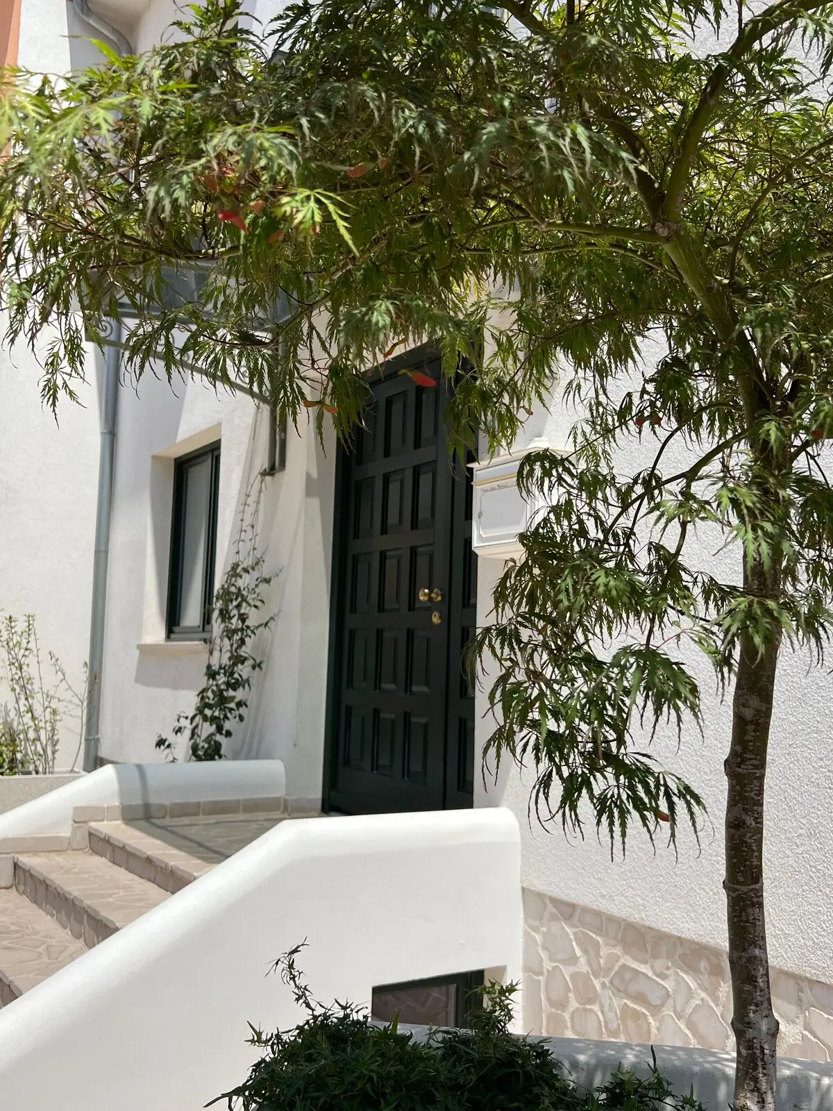 Room 4 with balcony and river view