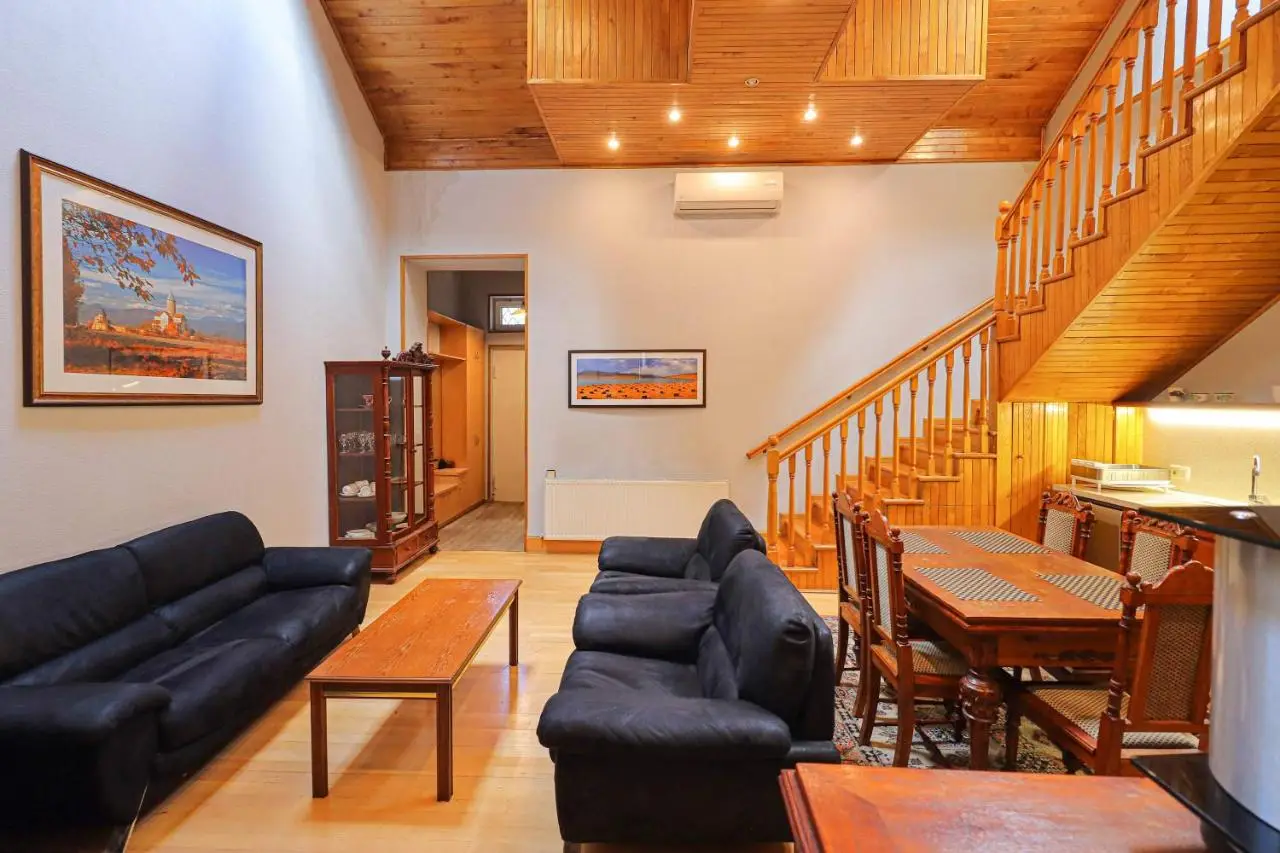 Central 4BR Apt for Groups & Families - By Wehost