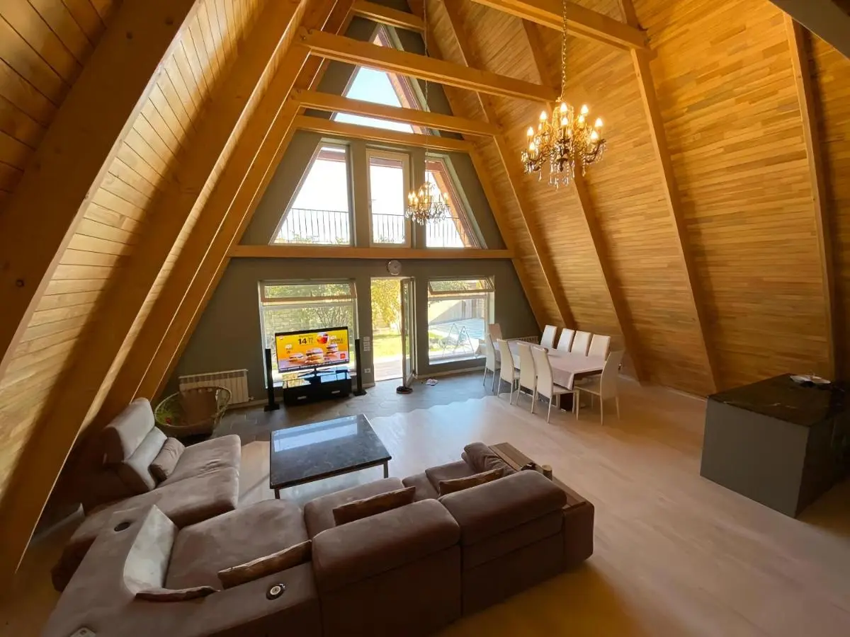 Trigon Villa Family , HOT POOL ,SAUNA,JACUZZI