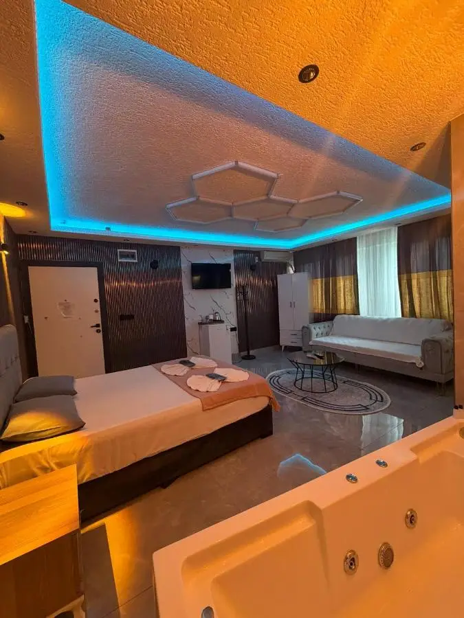 KRAL GRAND OTEl