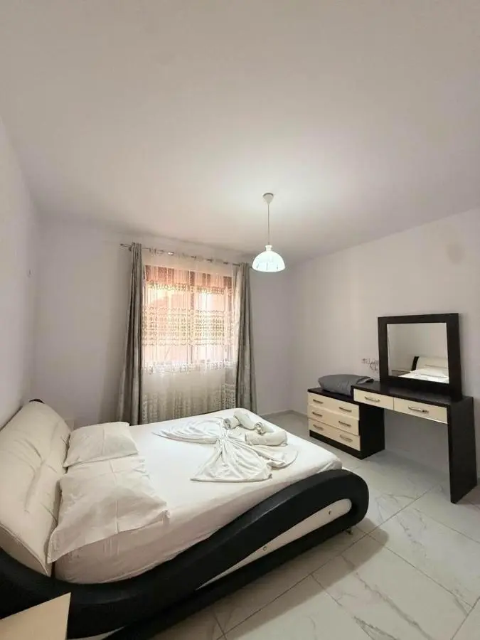 Villa Joli - Spacious Houses with Yard & Parking in Central Vlore