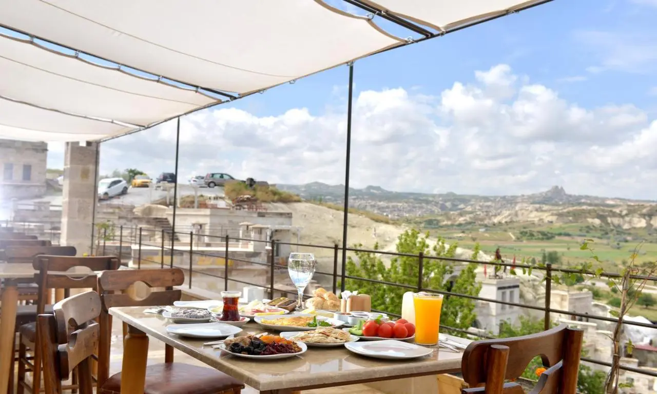 Seki Cave Hotel, Wake Up to Hot Air Balloons