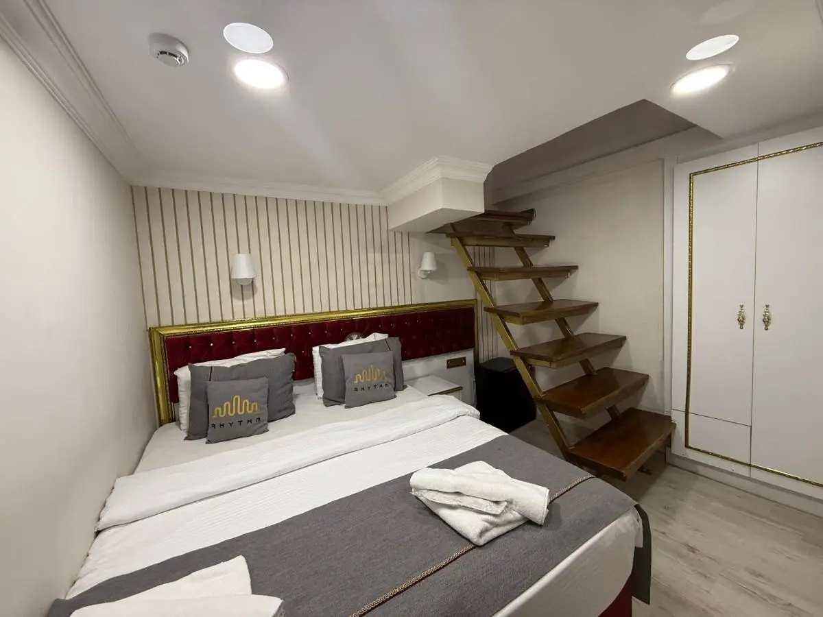 RHYTHM HOTEL