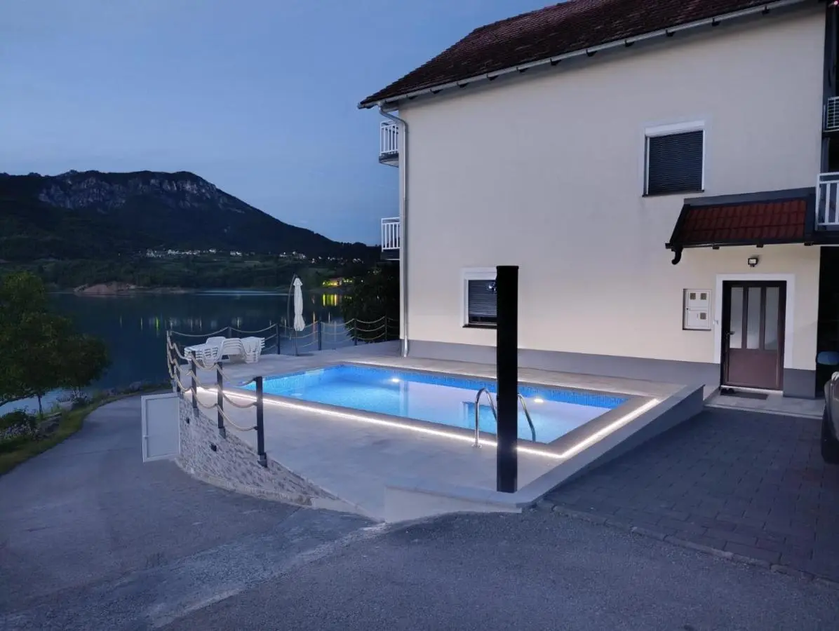 Oaza mira - Apartment with Lake View & Private Pool