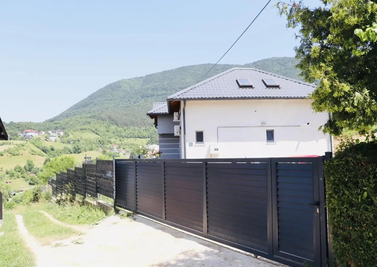 Villa Saraj with Swimming Pool & Jacuzzi near Sarajevo