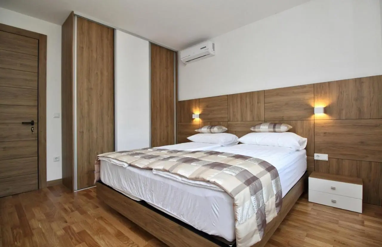 Villa Wood & Green SPA