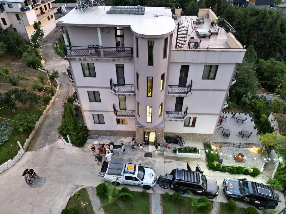 Green Yard Hotel