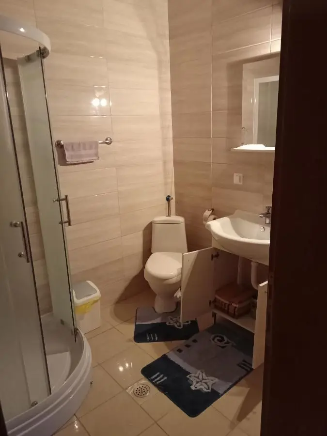 Prenoćište/Restoran Lovac