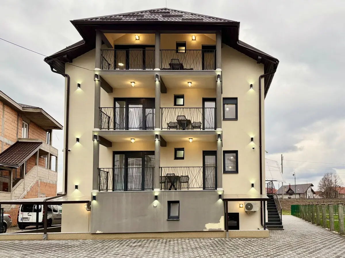 One-Bedroom Apartment with Terrace & Free Parking