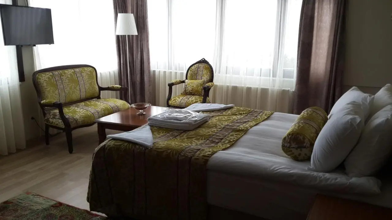 Tashkonak Studio Suites