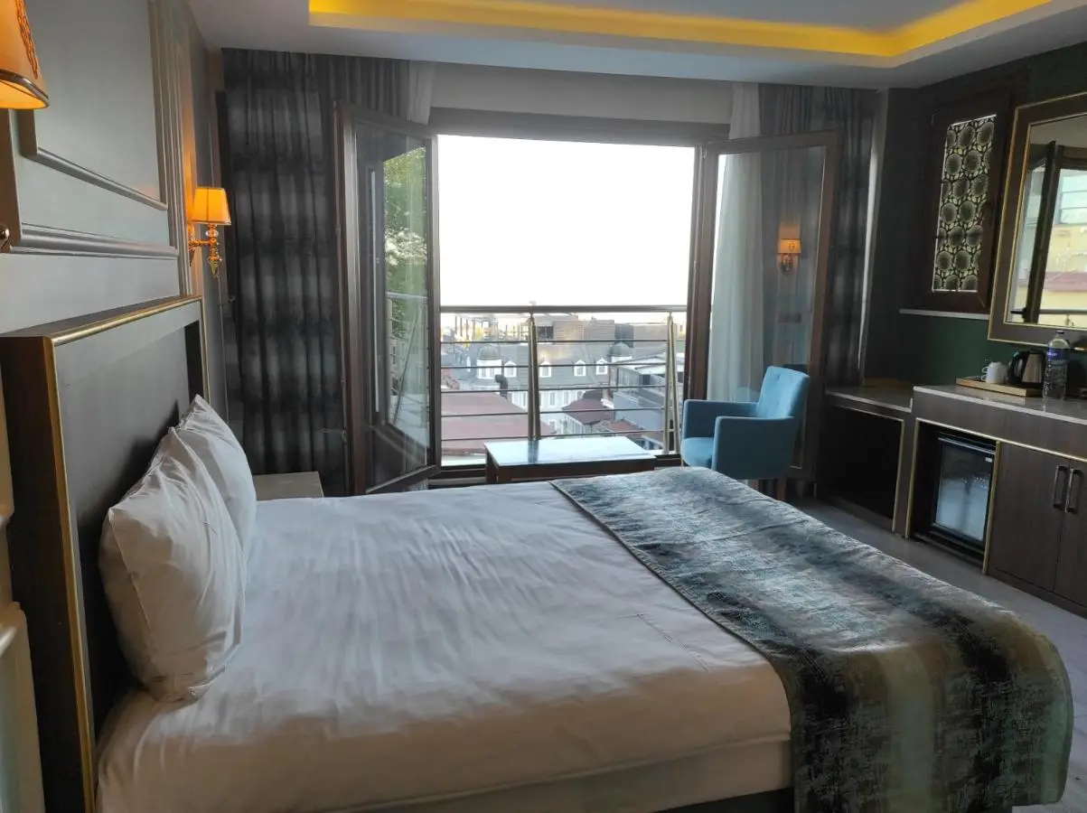 Magnaura House Hotel