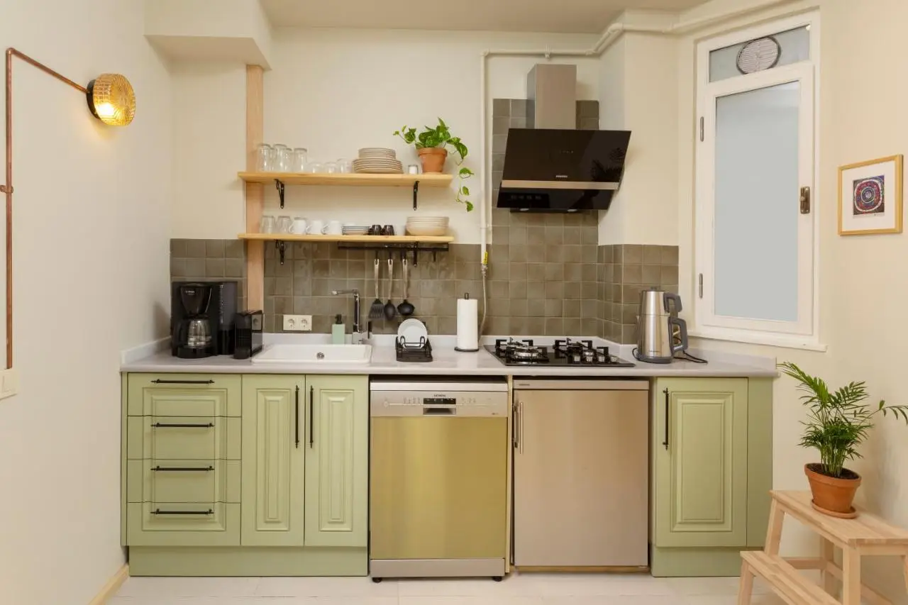 Lemon Apartments