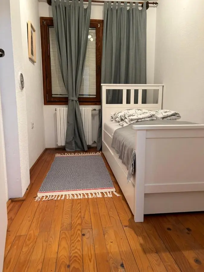 domus est alba