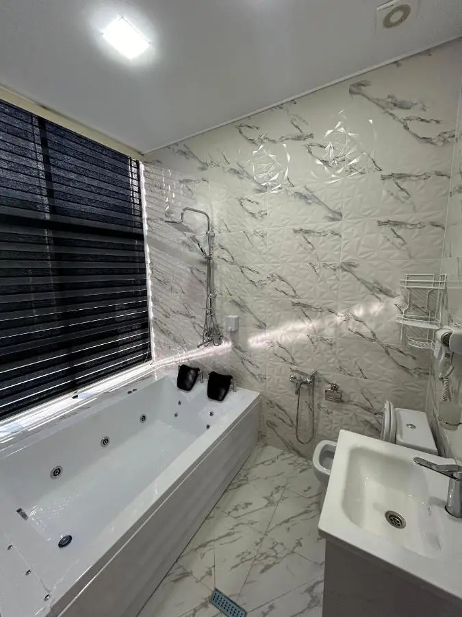 Luxury Milan Mountain Ponoramic Villa, indoor heated pool and jacuzzi with mountain view