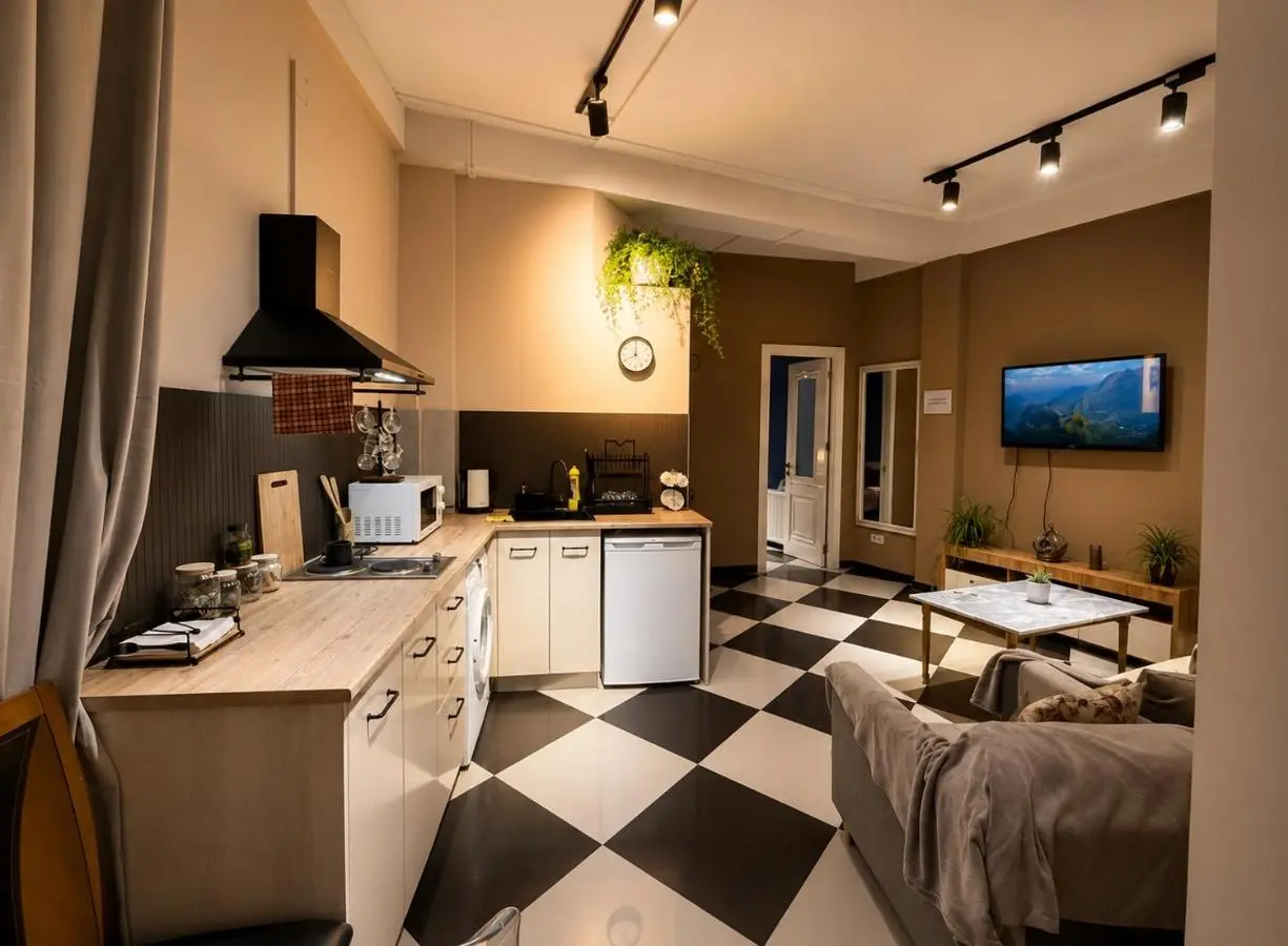 Firuzi Apartment TBS