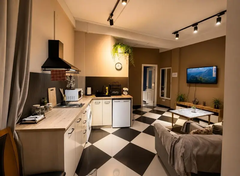 Firuzi Apartment TBS