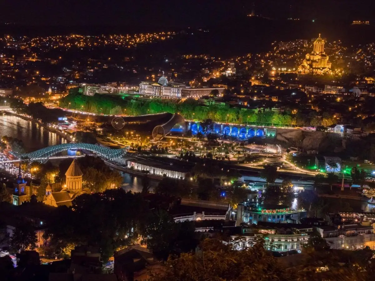 Hotel Tbilisi Central by Mgzavrebi