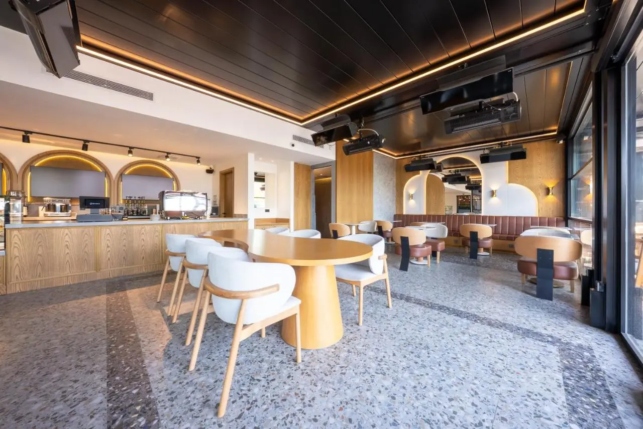 Premier Lounge Hotel