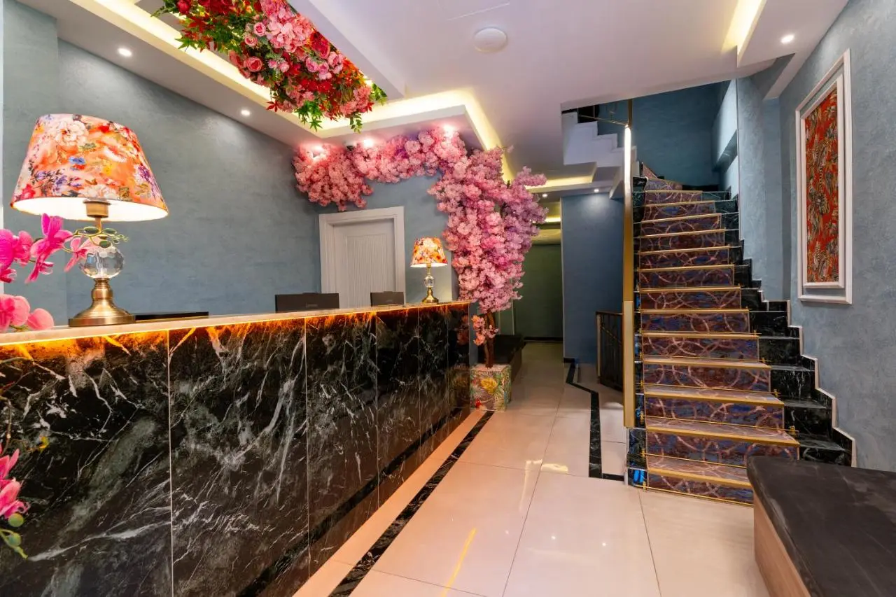 Bond Hotel