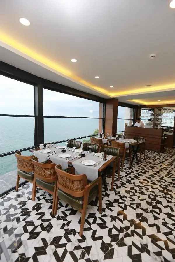 PENTAHOR HOTEL