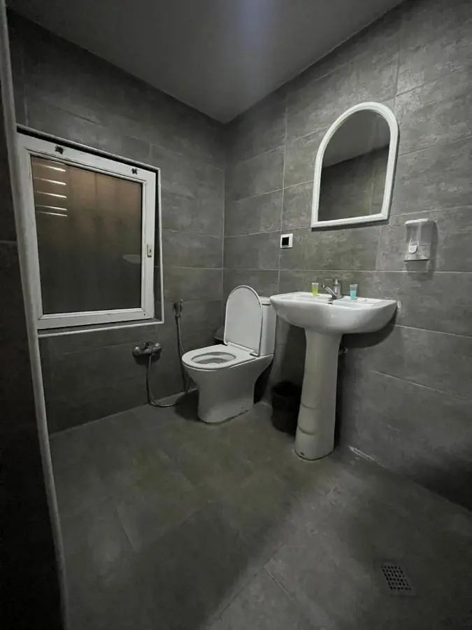 Pak Az Deluxe Hotel