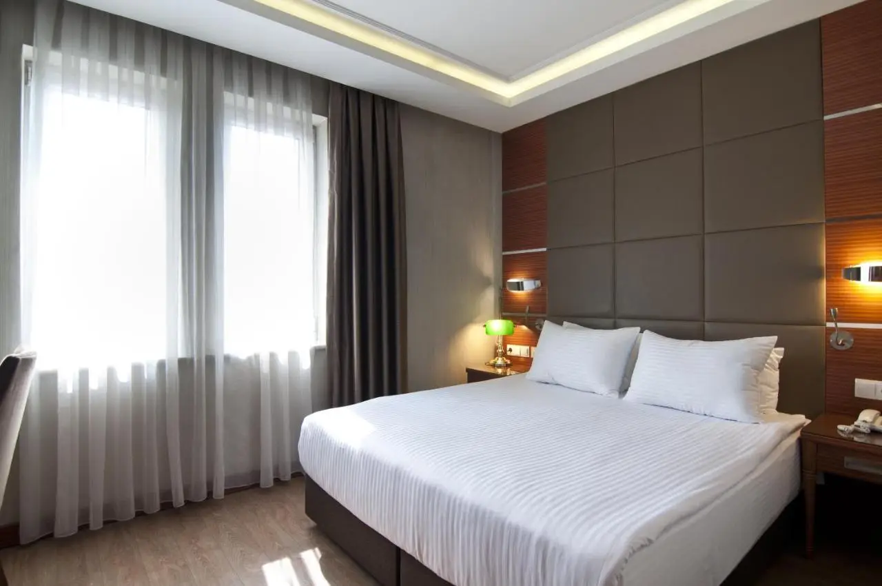 Glorious Hotel