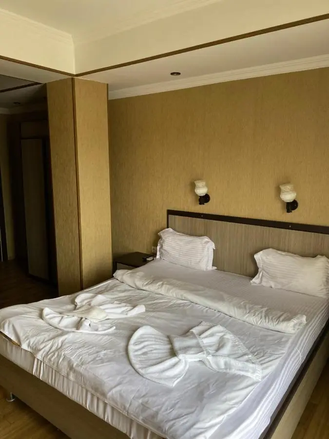 7 Baits Hotel