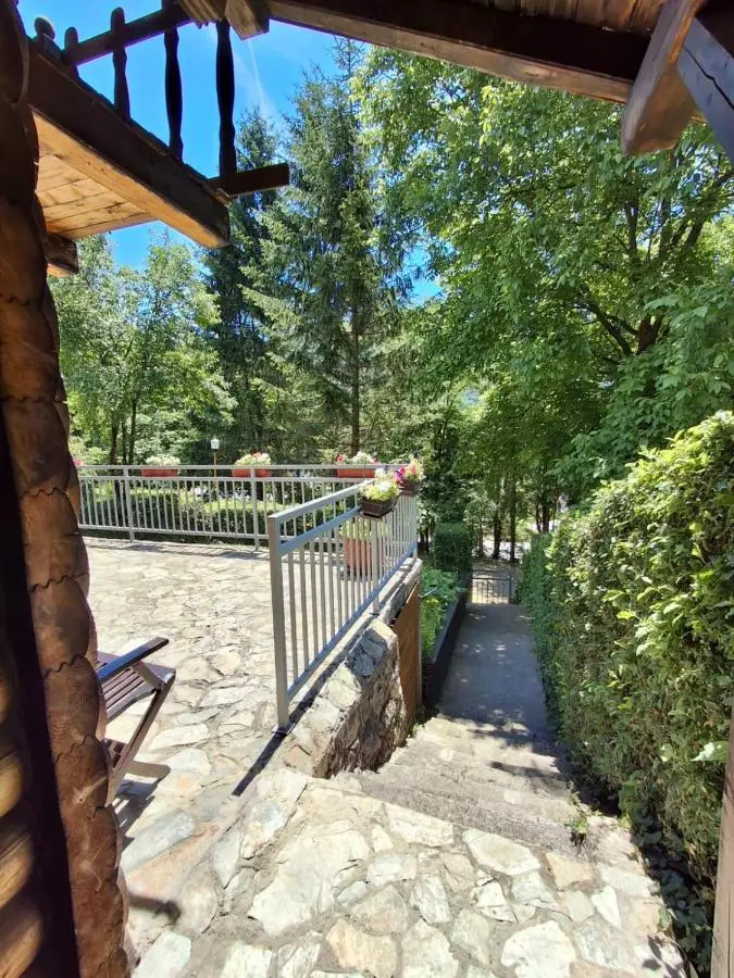 Brvnara Pliva 20m jezero rostilj Relax in Nature