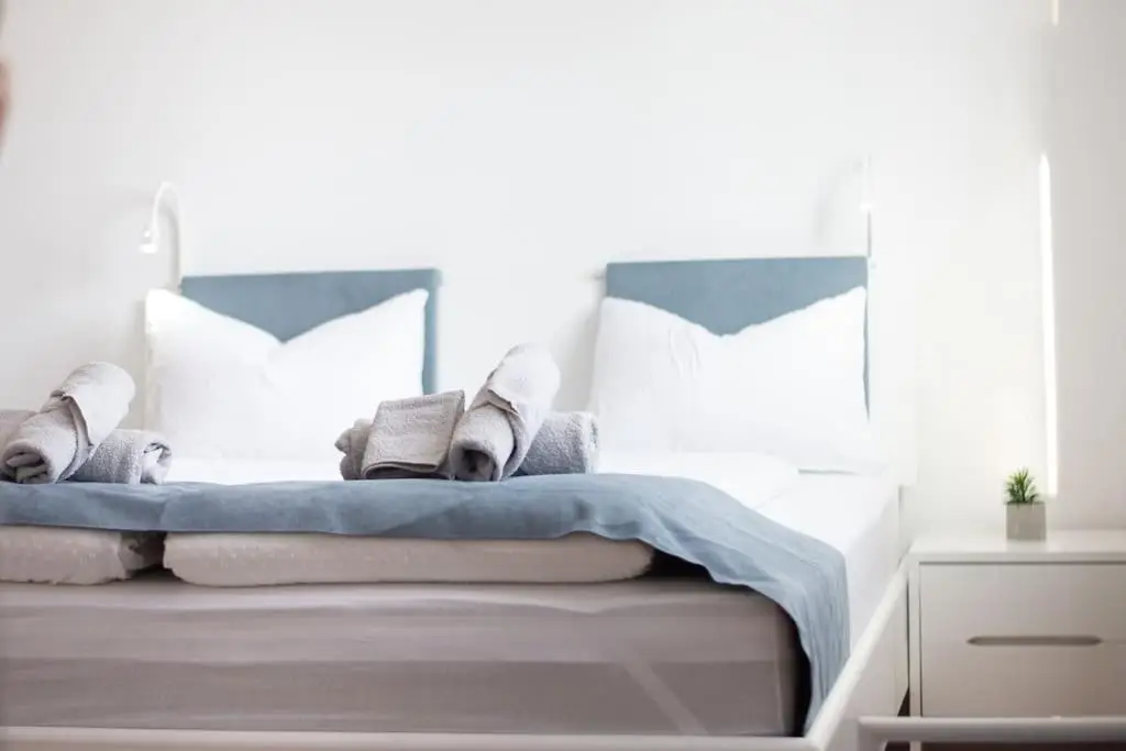 Bright&Cozy flat+balcony near Airport FREE Parking