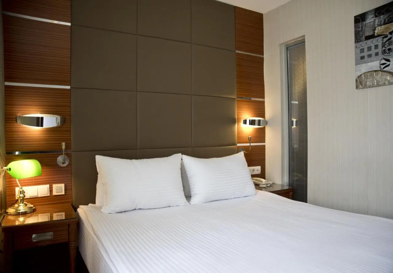 Glorious Hotel