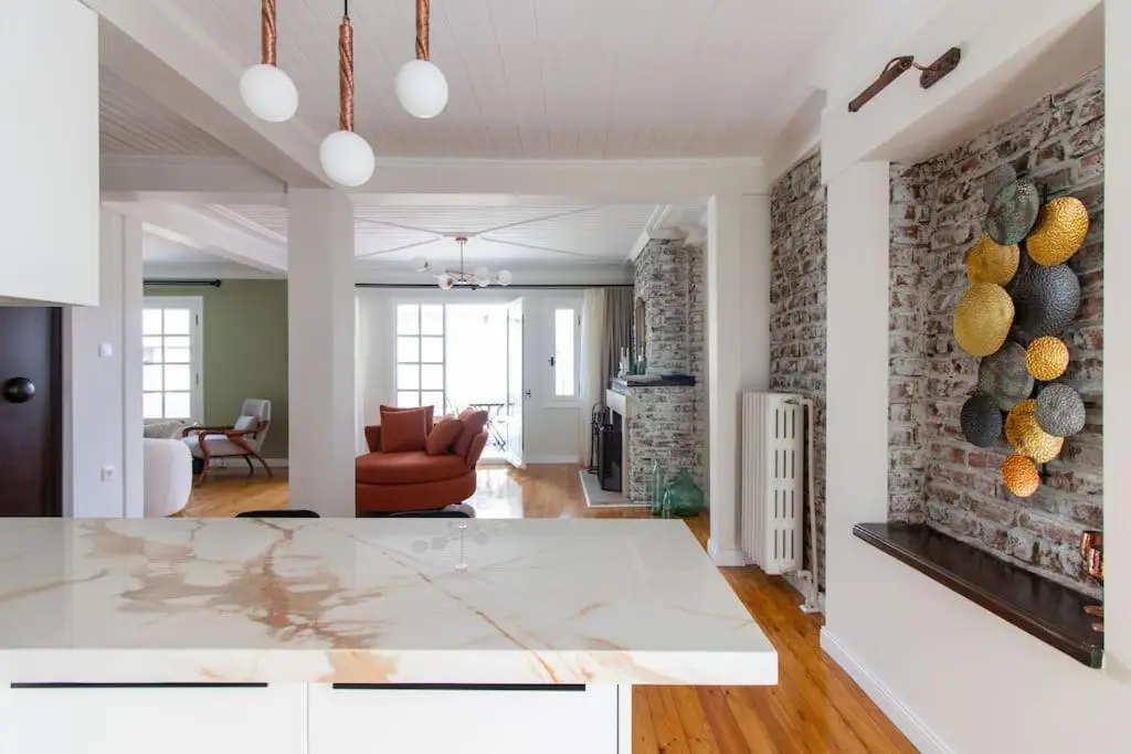 Historic 2BR Gem in Downtown Sisli AC in All Rooms