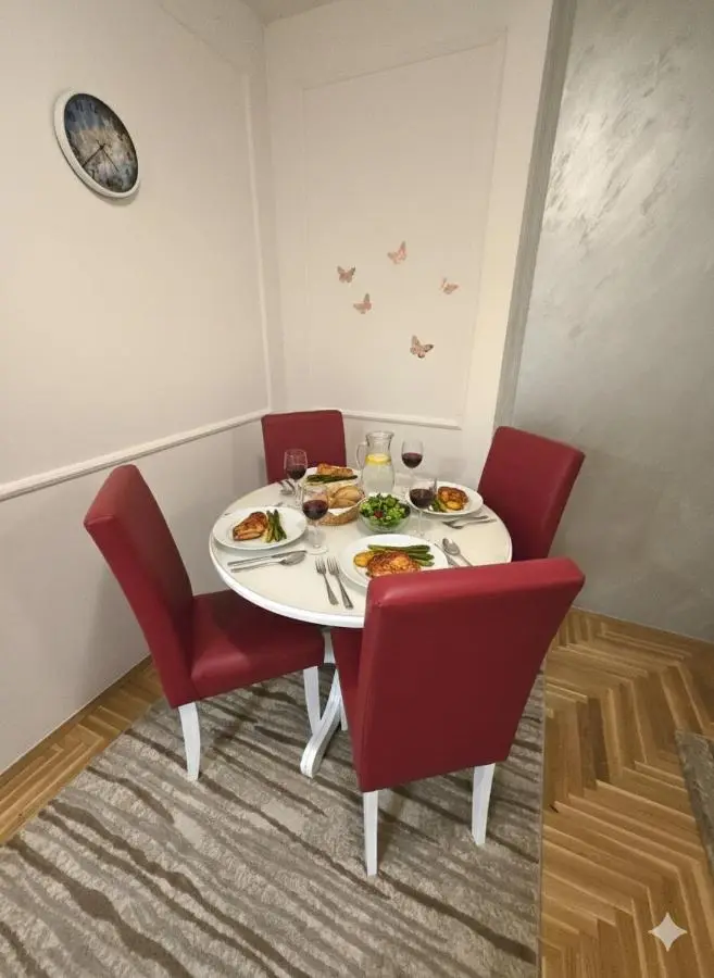 Rejjan Apartments-Spacious 2BR Apartment for 7, Free Parking, Tram to Old Town