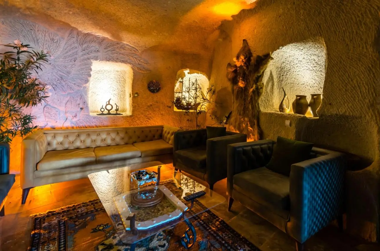 Elite Cave Suites