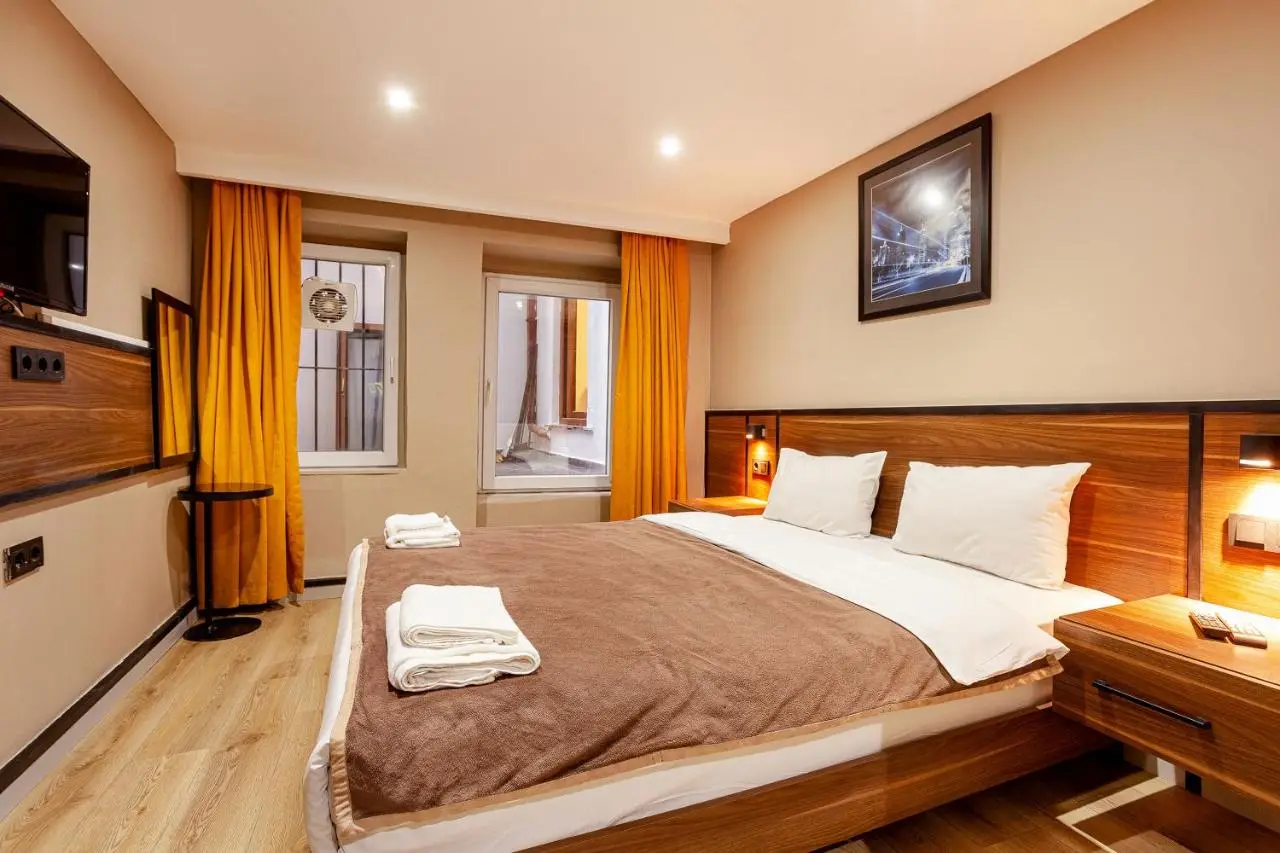 Aram Kerasi Rooms