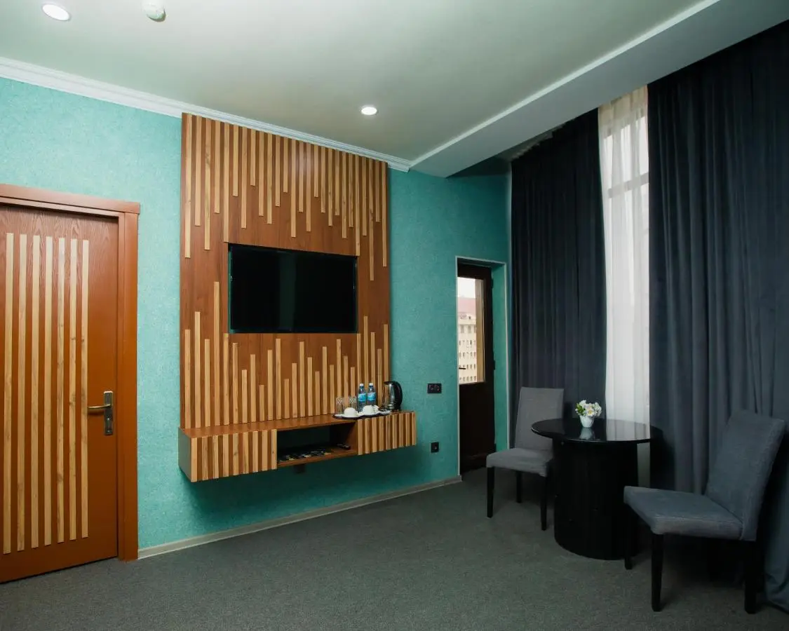 Corniche White City Hotel