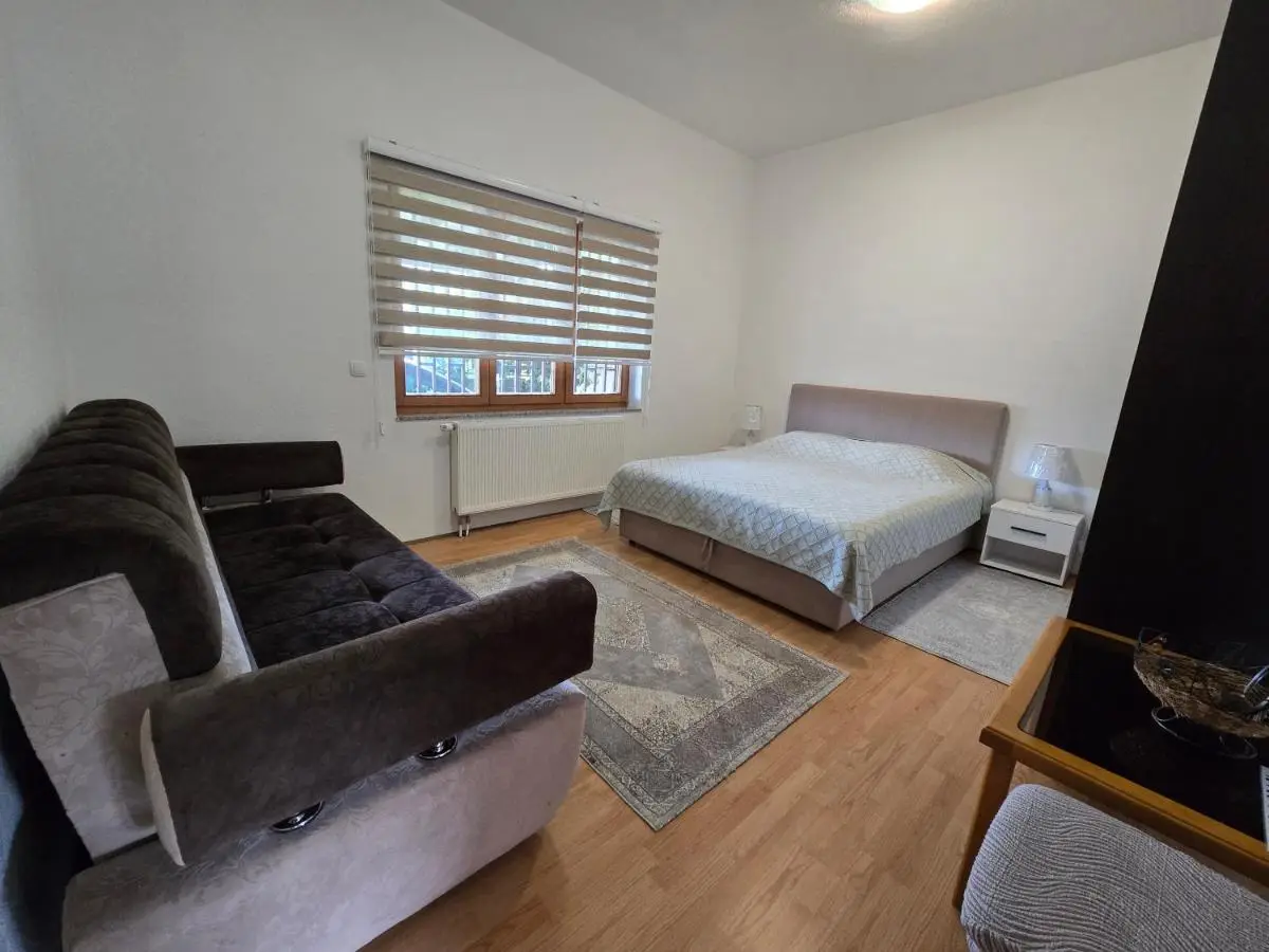Apartman Nedim - Free Parking & Garden near Airport