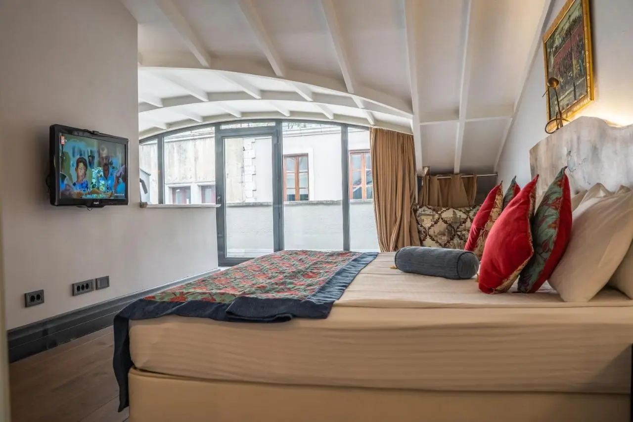 West Pera Hotel