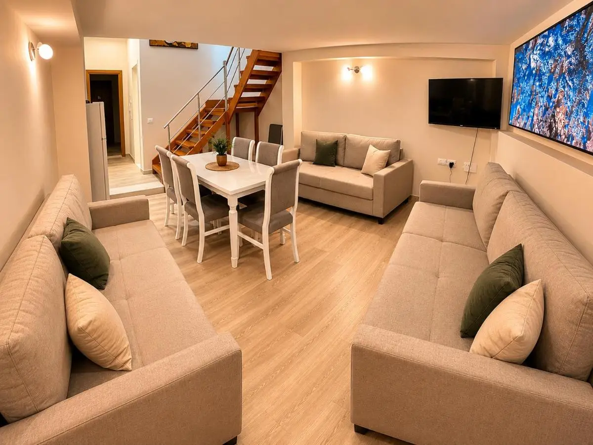 Flors Apartments