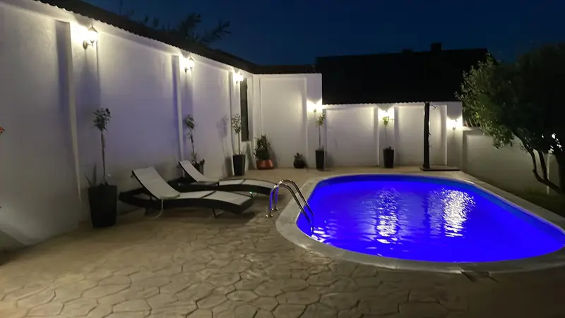 Villa Bosna (Pool, Sauna, Jacuzzi, BBQ,Playground)