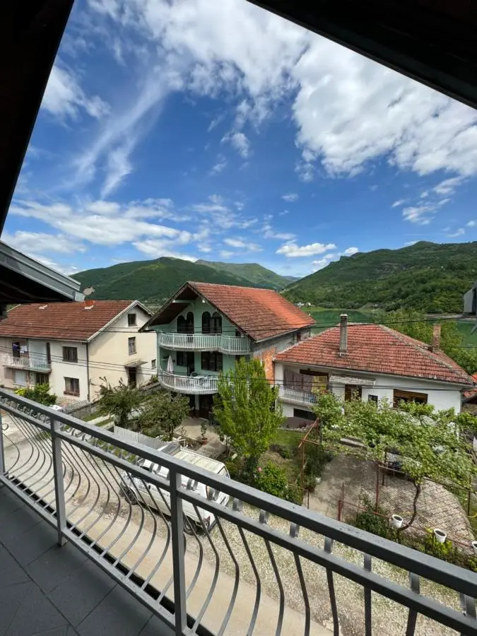 Idas Guesthouse - Kuća na jezeru - Haus am See - Privatunterkunft - Čelebići kod Konjica