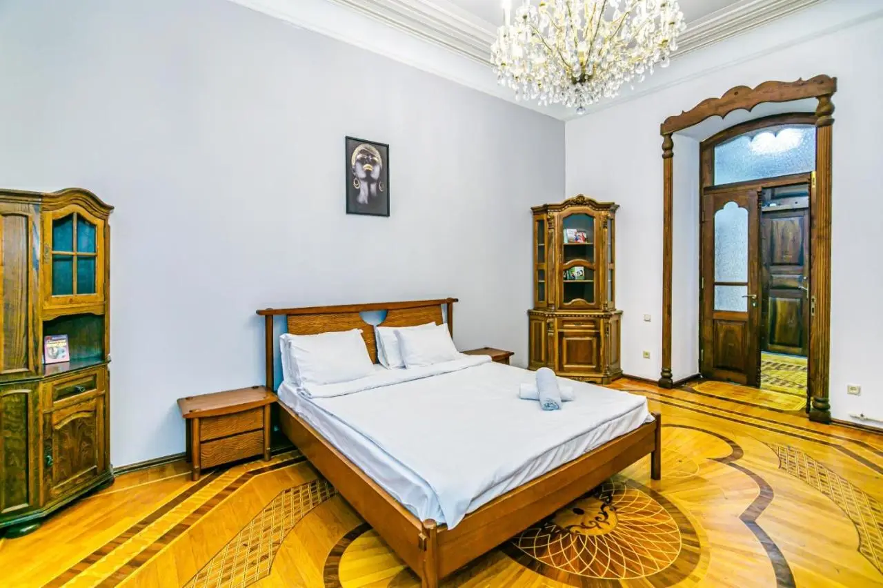 Targovu 4 Room Malakan Garden